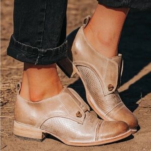 Freebird by Steven Mabel Light Tan Leather Oxford Style Shoes